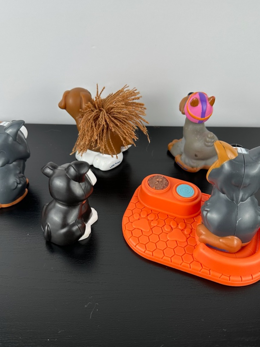 Fisher Price Little People Dog Food Bowl Bed Mat & 5 Dogs Figurines Figures - Picture 3 of 6